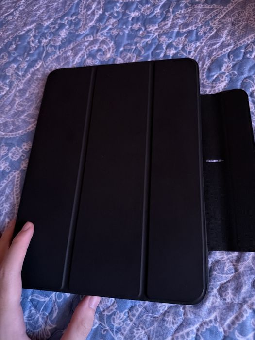 Capa ESR + Teclado Logitech Folio Touch (Teclado Alemão) para IPAD M2 11’ (Polegadas)