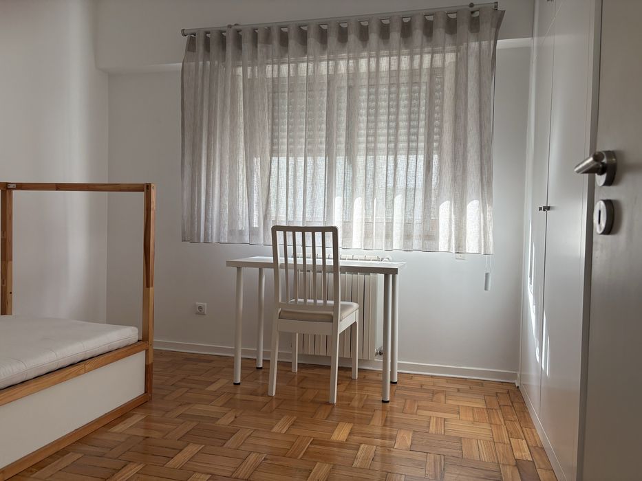 Quarto em apartamento renovado