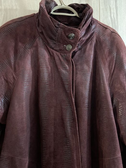 Bordowy rozkloszowany 46 3XL długi płaszcz damski skóra