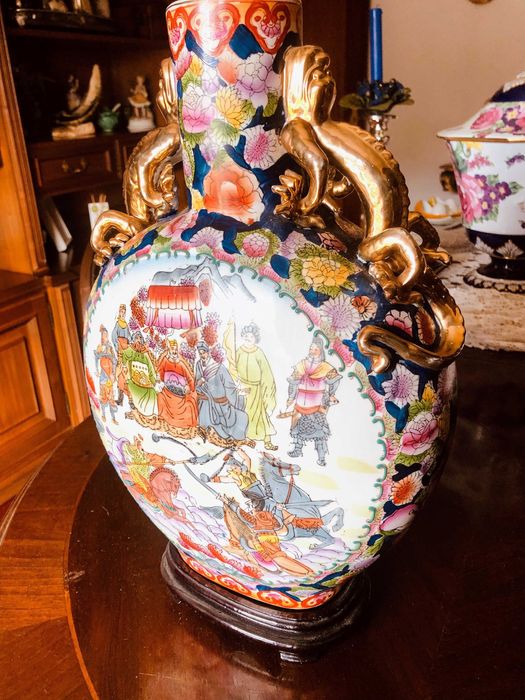 Jarrão Oriental em cerâmica,  pintado à mão