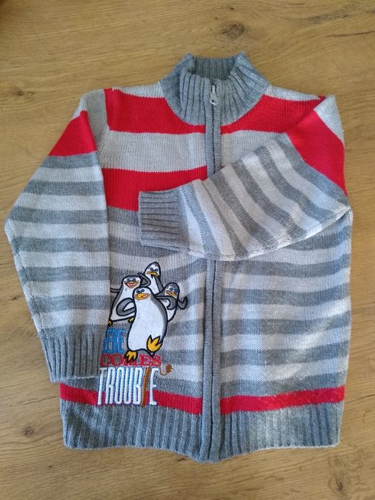 Sprzedam sweter rozmiar 104