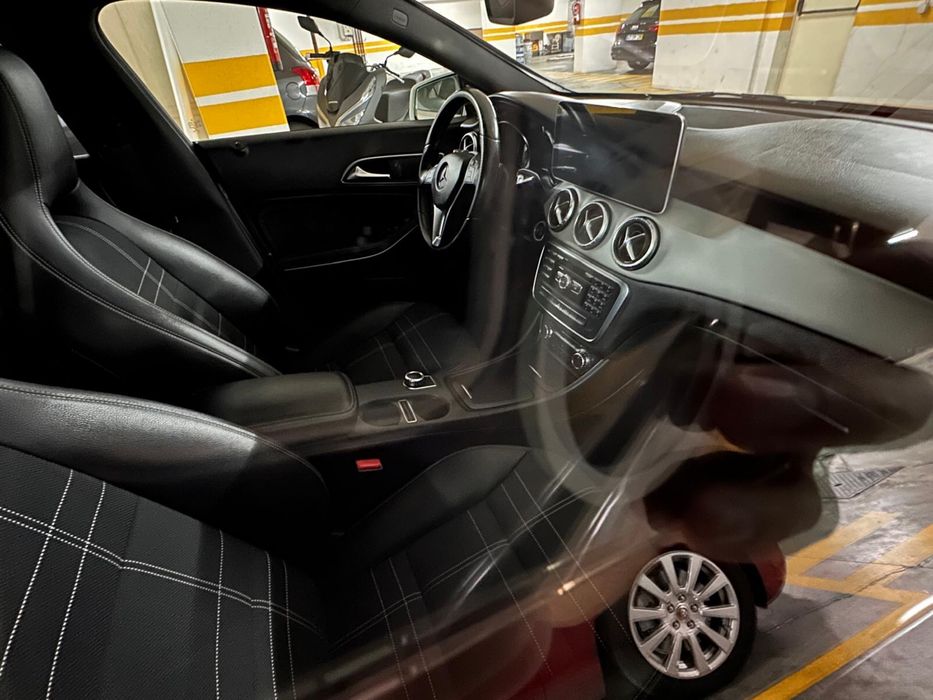 Mercedes CLA 220 CDI 7G-TRONIC (imaculado com revisões Mercedes)