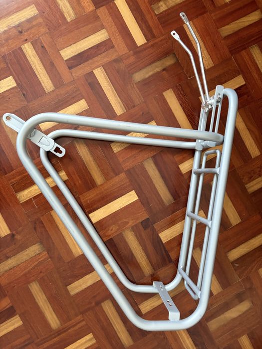 Bagageiro para bicicleta. Suporta até  35kg