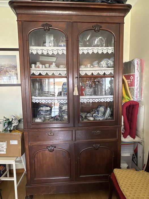 Cristaleira Antiga / Armário Expositor em Carvalho mscico