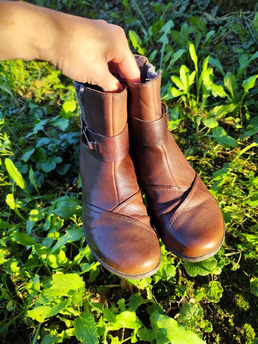 Шкіряні напівчоботи Clarks.