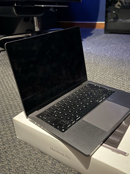 Macbook Pro 14” 2023 M3 8-Core 8Gb Ram 512Gb SSD