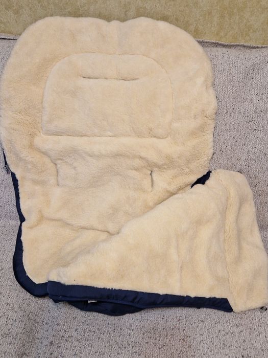 Продам детский меховой конверт на овчине