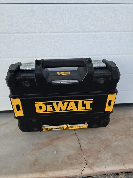 Aparafusadora com mala DeWalt 18V 2.0Ah brushless DCD791D2 com bateria