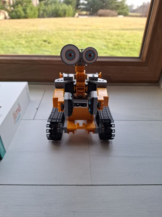 JIMU, Robot interaktywny Ubtech Tankbot