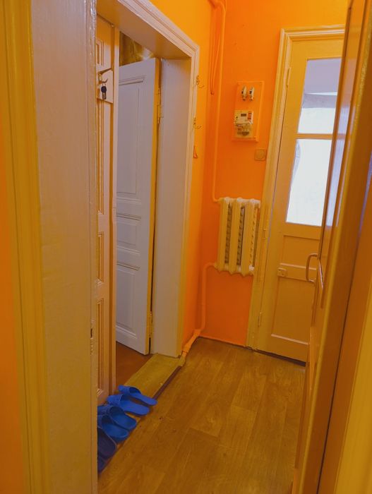 Сдаётся от хозяики 1 ком . квартира  в близи ЖД .5 спальных мест.