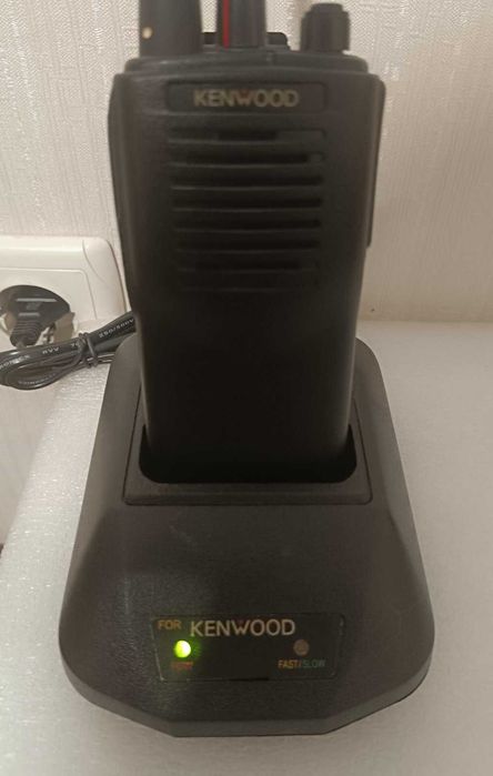 Рация, радиостанция Кенвуд ТК-3107, литиевая батарея.