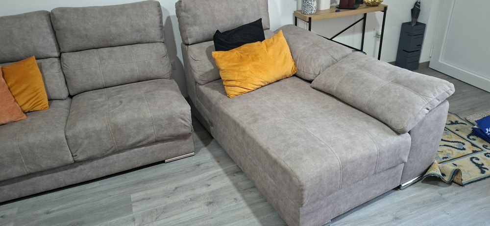 Sofá bonito e moderno