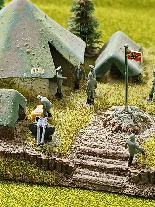 Diorama ou maquete que representa um acampamento militar Nazi