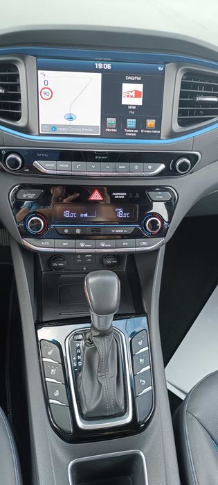 Hyundai IONIQ 1.6 GDI Hybrid  TECH (HEV) de 141 cv- COMO NOVO