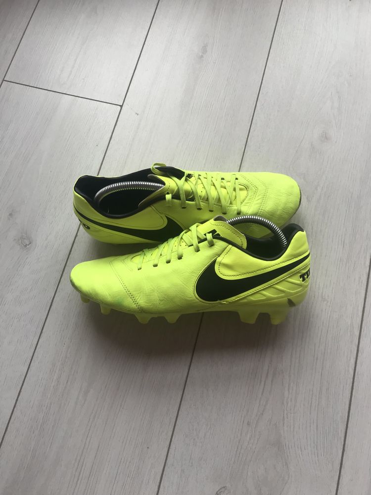 Yellow nike tiempo hotsell