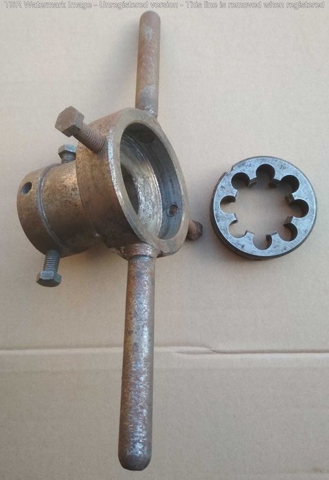 Приспособление для нарезки трубной резьбы с плашкой 1 1/4"