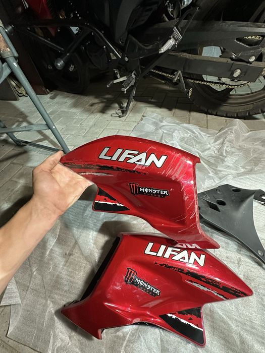 Продам пластик правий на бак ліфан кп 200