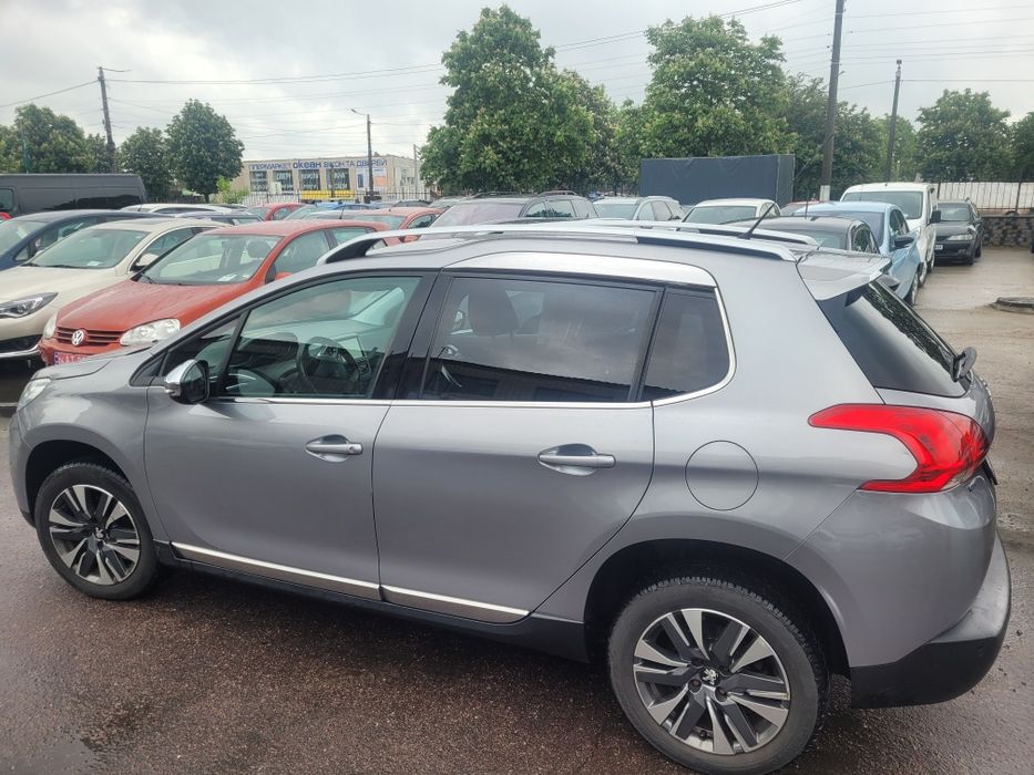 Кросовер . Peugeot 2008.