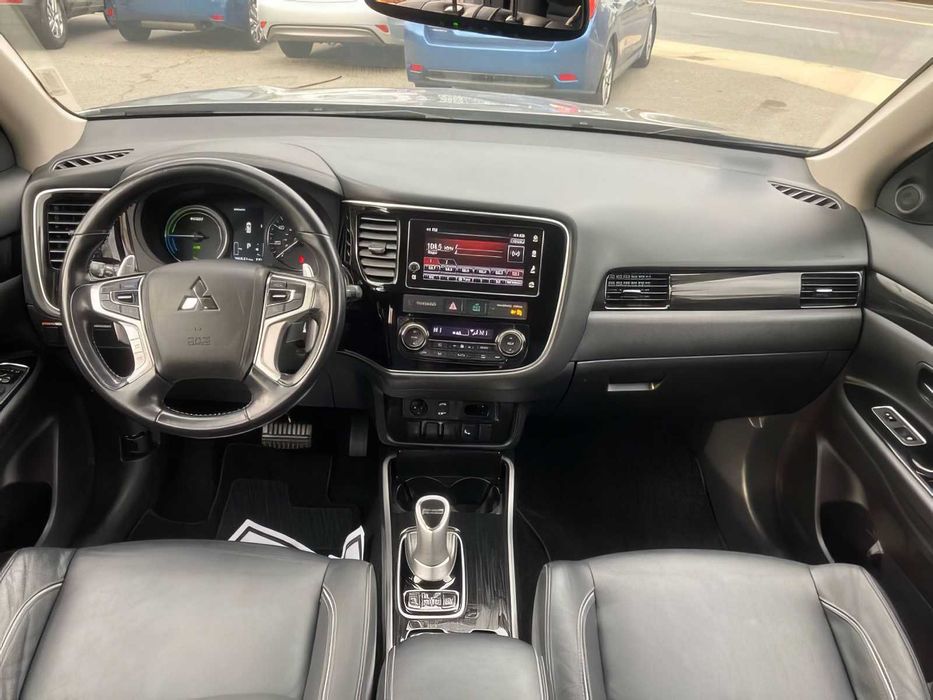 Mitsubishi Outlander SEL      2018