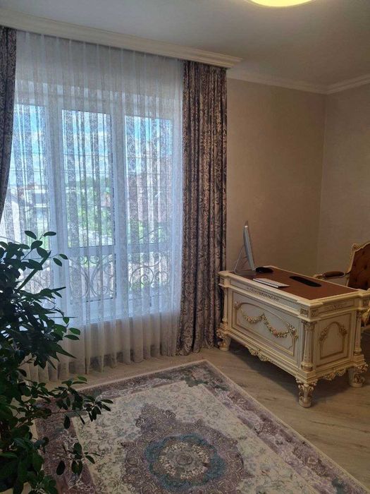 Продам 2-поверховий будинок на пров. Архітектурному 6830
