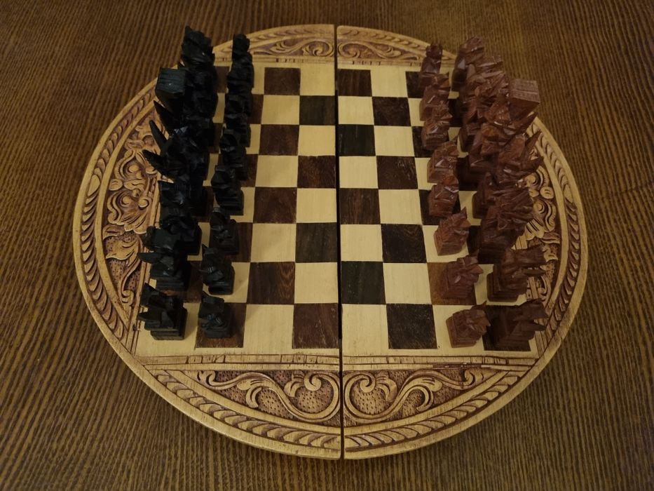 Drewniane szachy z Indonezji