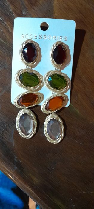 Brincos compridos coloridos