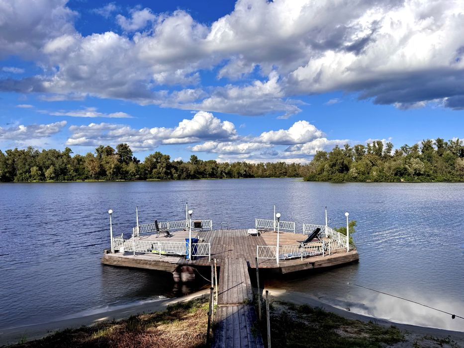 Подобова оренда будинку на Трухановому острові.