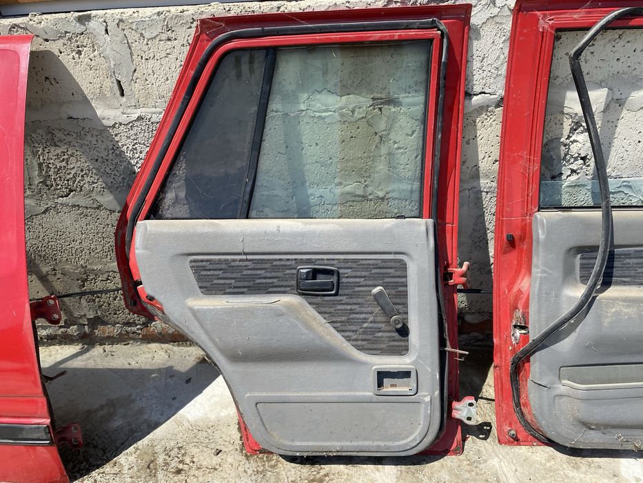 Двері до Опель форньери