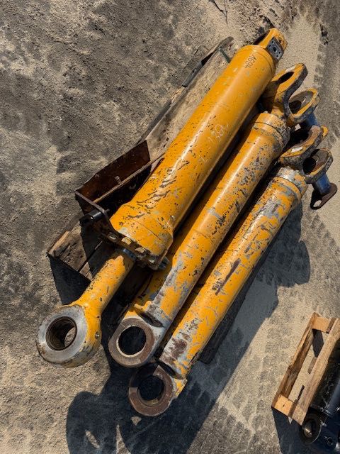 liebherr l 544 2plus2 siłownik hydrauliczny komplet do ładowarki