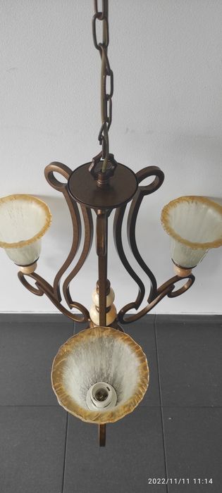 Stary żyrandol wiszący