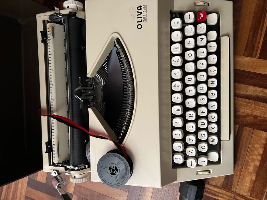 Maquina de escrever original com caixa