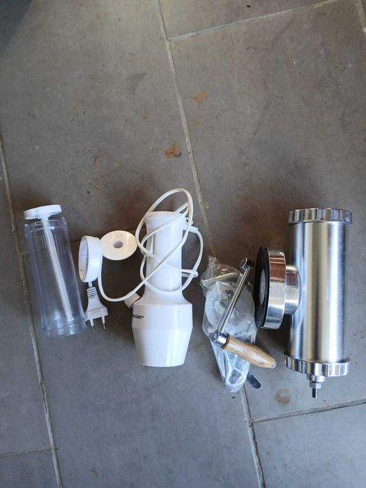 Conjunto para fazer biscoitos e encher chouriços