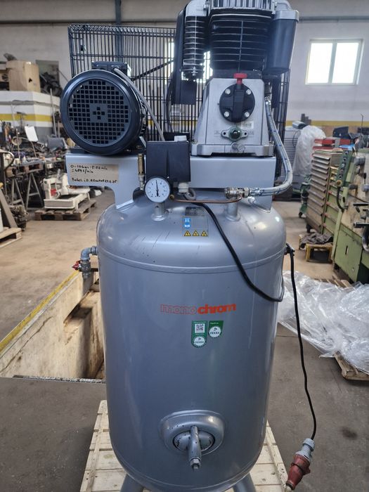 Sprężarka tłokowa pionowa 270lbeczka 11bar 4kw