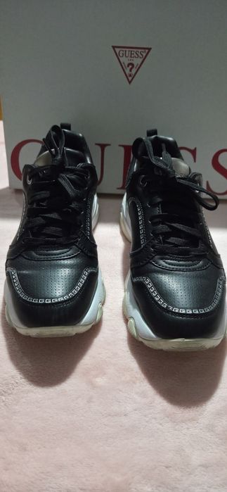 Vendo sapatilhas originais Guess