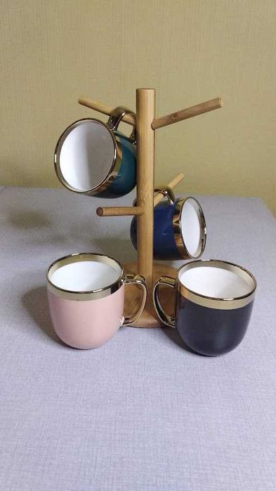 Набор стильных чашек на подставке