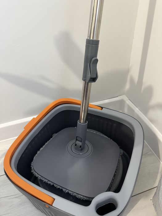 Швабра з системою самоочищення