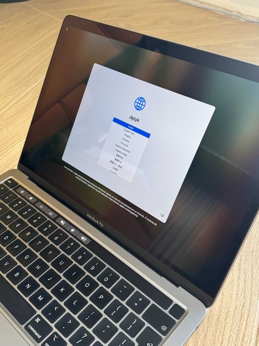 MacBook Pro 13" 2020 | i5 / 8GB RAM / 256GB SSD | Magic Keyboard