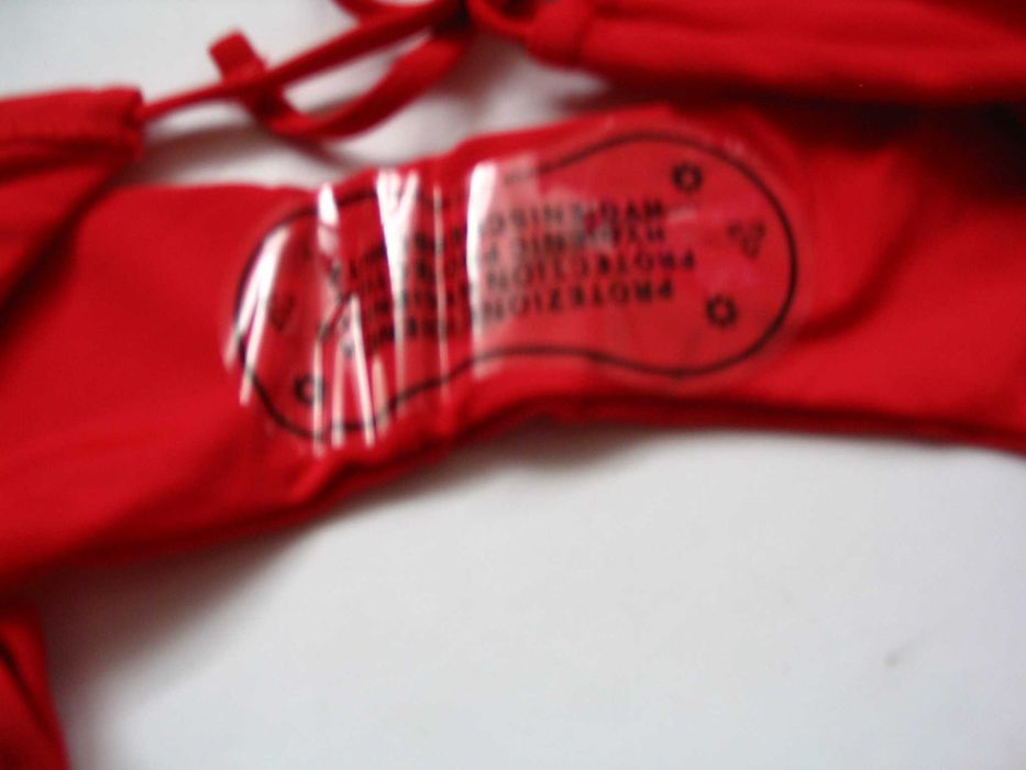 Kostium kąpielowy bikini w kolorze czerownym
