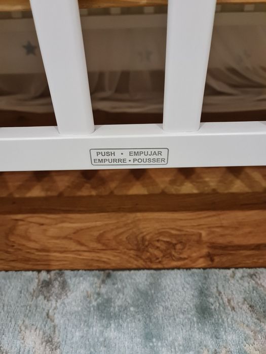 Berço de grades + cómoda muda fraldas marca TRAMA
