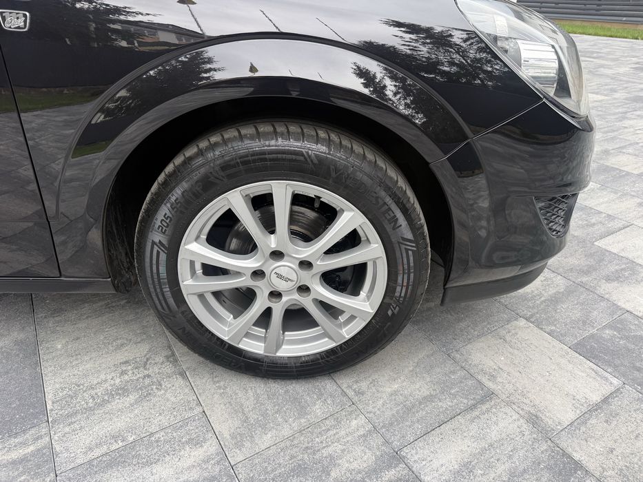 Opel Astra 1.6 бензин 2010 рік