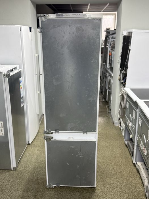 Вбудований холодильник Siemens 177см з Європи