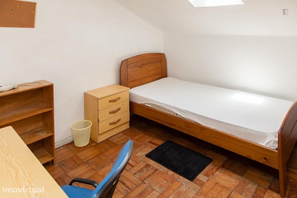 Quarto - localizado em Montes Claros Coimbra