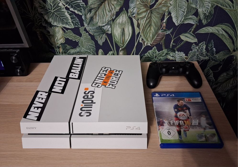 Konsola PlayStation 4 White