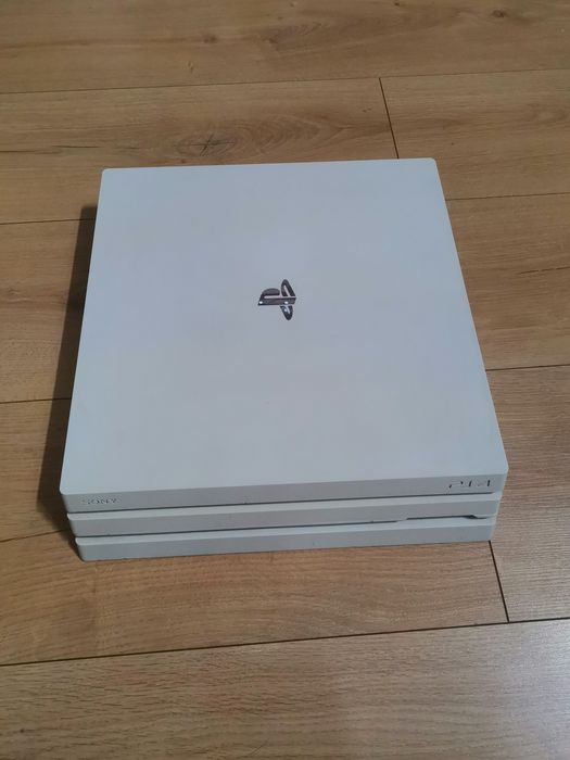 7116B Pad w zestawie Ps4 Pro 1TB Sony konsola PlayStation biała