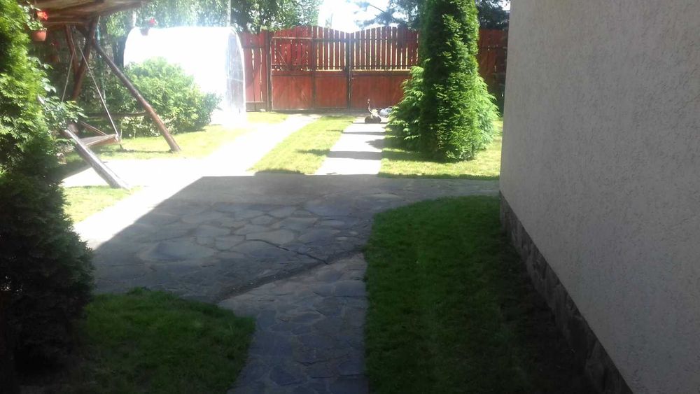 Здається будинок,в с.Дийда,,.біля озера