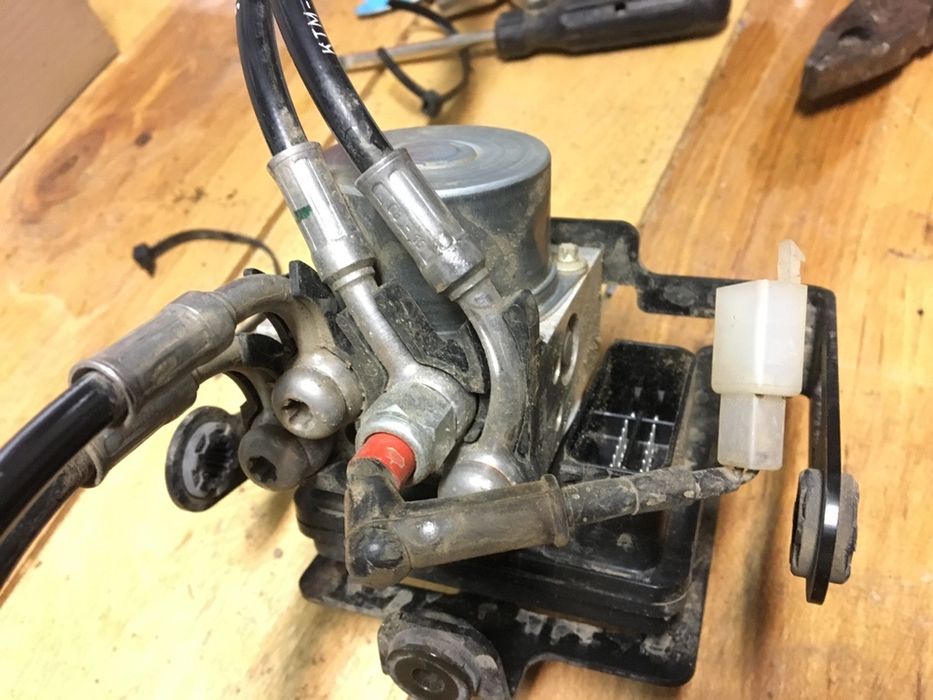 Husqvarna 701 pompa ABS