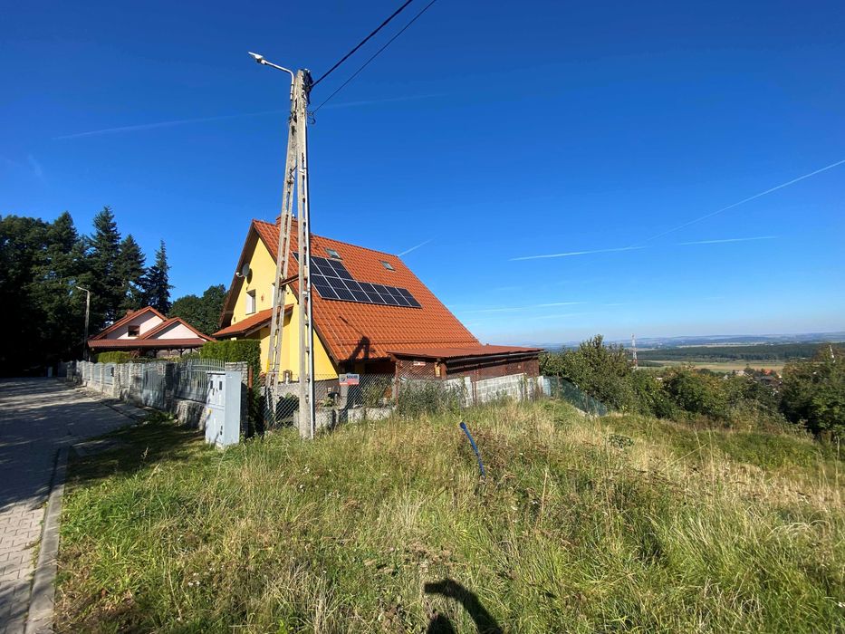 Dom z panoramicznym widokiem przy lesie