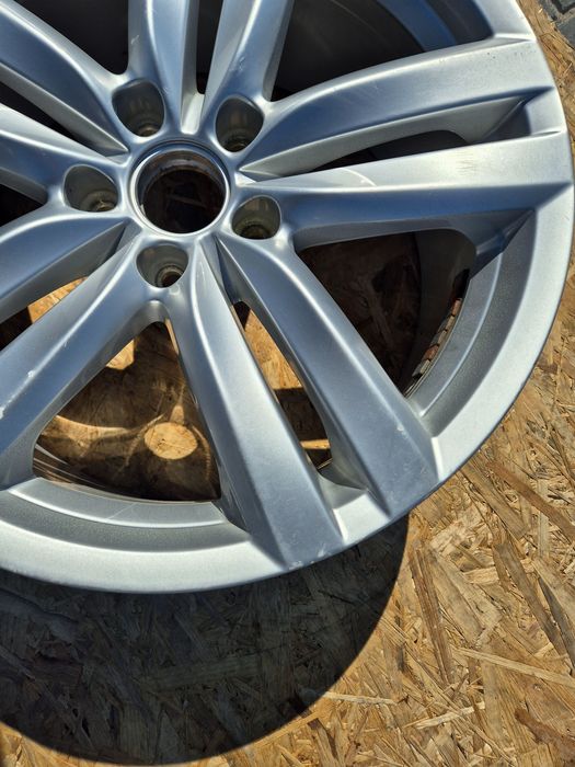 Felga aluminiowa Volkswagen Passat B7 3AA601025H 8Jx18 Et44