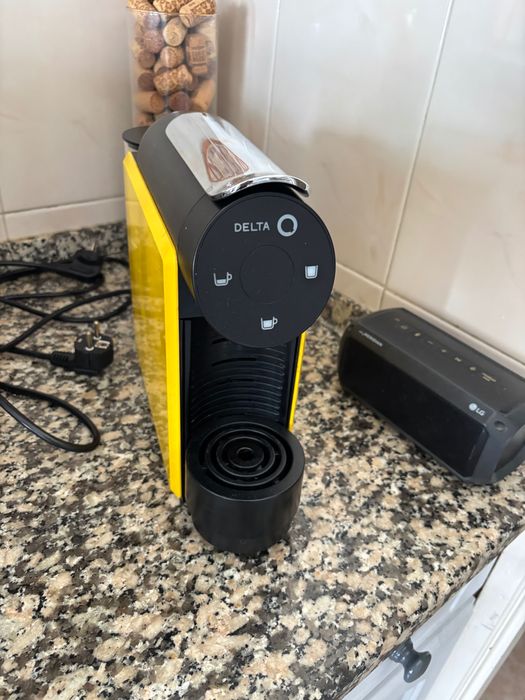 Máquina de Café Delta Q quick Amarela ( na garantia )