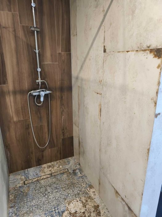 Usługi budowlane wykończenie wnętrz łazienki układanie płytek remont